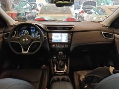 Nissan Qashqai 2.0L CVT Luxury - ფოტო 9