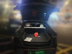Tesla Model Y Long Range All-Wheel Drive - ფოტო 9