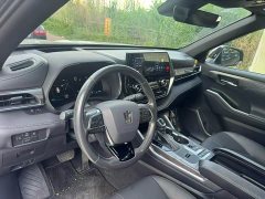 Toyota Crown Venza 2.5L HEV AWD Premium - ფოტო 3