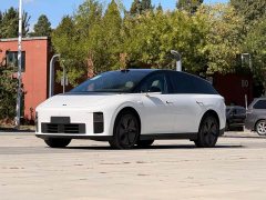 Li Auto i6 Two-wheel drive standard version - ფოტო 1