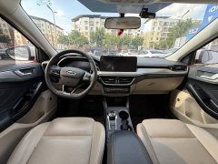 Ford Focus Sedan EcoBoost 180 Automatic Trend - ფოტო 11