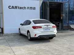 Ford Focus Sedan EcoBoost 180 Automatic Trend - ფოტო 14