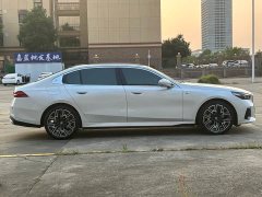 BMW 5 Series 530Li Luxury M Sport Package - ფოტო 10