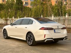 BMW 5 Series 530Li Luxury M Sport Package - ფოტო 11