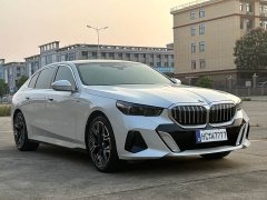 BMW 5 Series 530Li Luxury M Sport Package - ფოტო 3