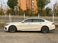BMW 5 Series 530Li Luxury M Sport Package - ფოტო 4
