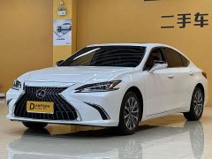 Lexus ES 200 Excellence Edition - ფოტო 1