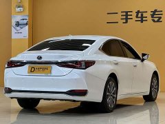 Lexus ES 200 Excellence Edition - ფოტო 3