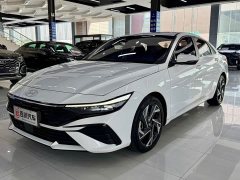 Hyundai Elantra 1.5L CVT Luxury - ფოტო 1