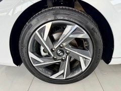 Hyundai Elantra 1.5L CVT Luxury - ფოტო 14