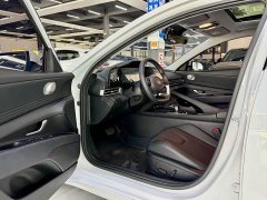 Hyundai Elantra 1.5L CVT Luxury - ფოტო 4