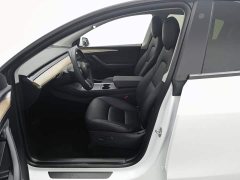 Tesla Model Y Standard Range RWD - ფოტო 10