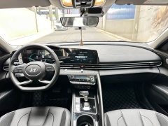 Hyundai Elantra 2023 1.5L CVT Luxury - ფოტო 6