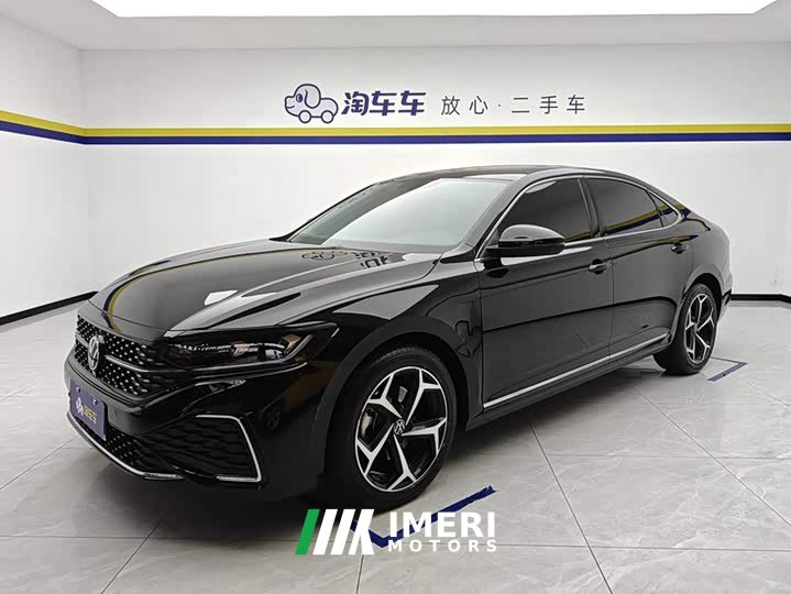Volkswagen Passat Facelift 330TSI Starry Sky Elite