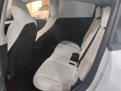 Tesla Model Y Long Range All-Wheel Drive - ფოტო 13