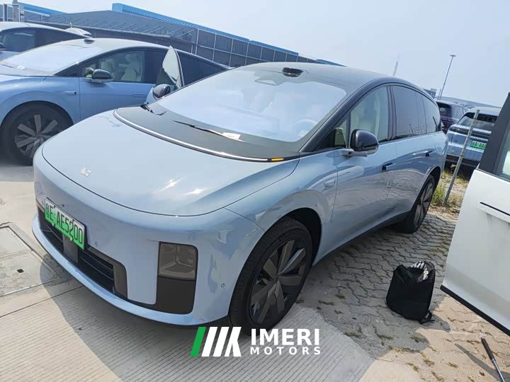 Li Auto i8 Standard Edition - ავტომობილი ჩინეთიდან