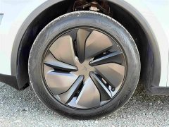 Tesla Model Y Rear-Wheel Drive - ფოტო 14