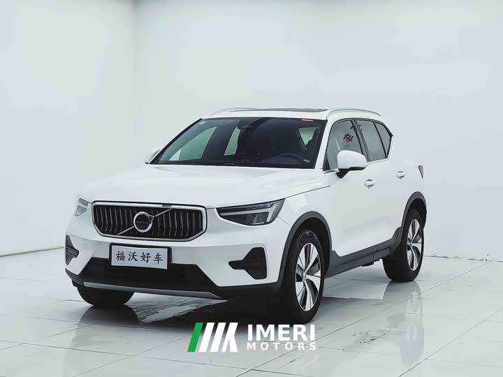 Volvo XC40 B3 Smart Remote Luxury Edition