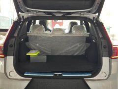 Volvo XC70 Plug-in Hybrid 2027 99th Anniversary Appreciation Edition RWD Core - ფოტო 16