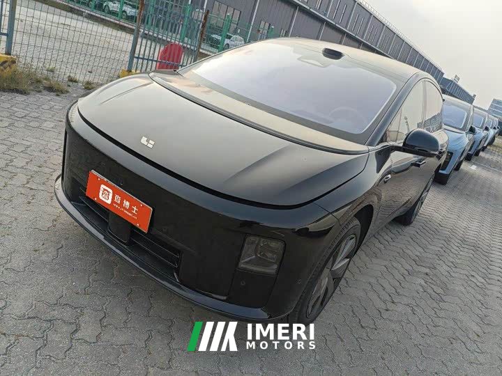 Li Auto i8 Standard Edition - ავტომობილი ჩინეთიდან
