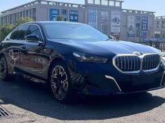 BMW 5 Series 530Li Luxury M Sport Package - ფოტო 3