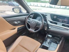 Lexus ES 200 Premium Edition - ფოტო 12