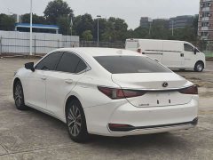Lexus ES 200 Premium Edition - ფოტო 5