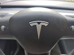 Tesla Model Y Rear-Wheel Drive - ფოტო 15