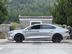 Lincoln Z 2.0T AWD Prestige Hybrid - ფოტო 4