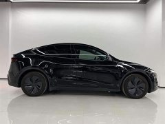 Tesla Model Y Rear-Wheel Drive - ფოტო 3
