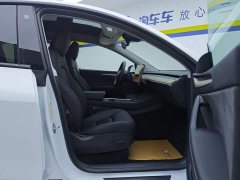 Tesla Model Y Rear-Wheel Drive - ფოტო 8