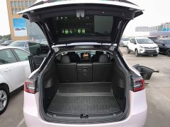 Tesla Model Y Rear-Wheel Drive - ფოტო 18