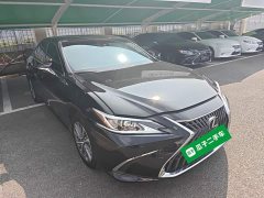 Lexus ES 200 Premium Edition - ფოტო 3