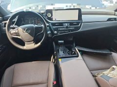 Lexus ES 200 Premium Edition - ფოტო 9