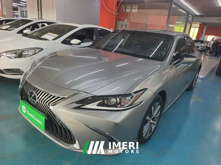 Lexus ES 2020 200 Excellence Edition - ავტომობილი ჩინეთიდან