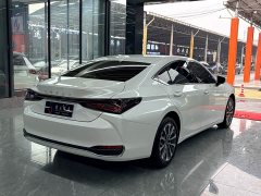 Lexus ES 200 Premium Edition - ფოტო 4