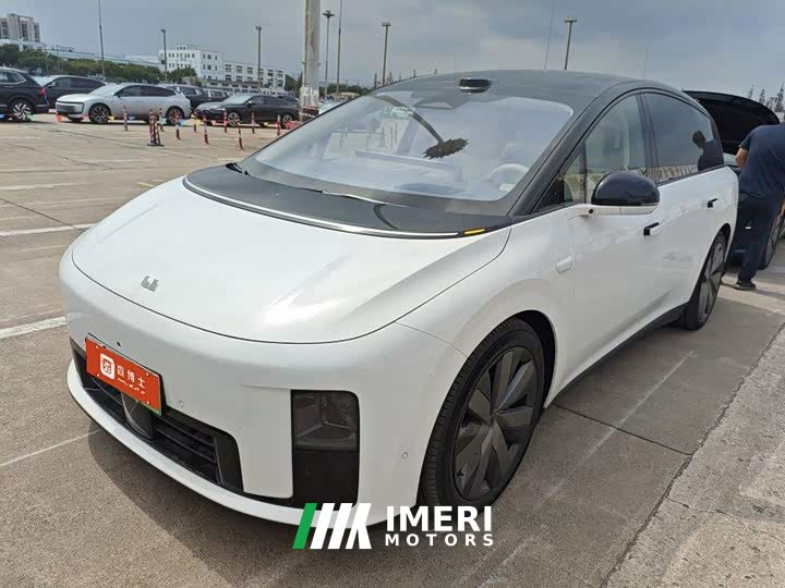 Li Auto i8 Standard Edition - ავტომობილი ჩინეთიდან