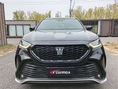 Toyota Crown Venza 2.5L HEV AWD Luxury - ფოტო 2