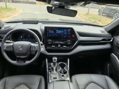Toyota Crown Venza 2.5L HEV AWD Luxury - ფოტო 9