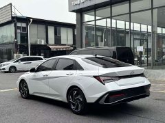 Hyundai Elantra 1.5L CVT Luxury - ფოტო 12