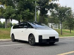 Li Auto MEGA 2025 Home Family Edition - ფოტო 1