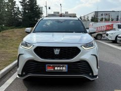Toyota Crown Venza 2.5L HEV AWD Premium - ფოტო 2