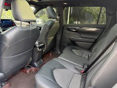 Toyota Crown Venza 2.5L HEV AWD Premium - ფოტო 5