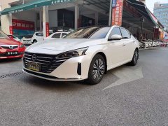 Nissan Altima 2.0L SV Black Gold Edition - ფოტო 1