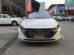 Nissan Altima 2.0L SV Black Gold Edition - ფოტო 2