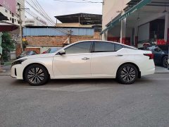 Nissan Altima 2.0L SV Black Gold Edition - ფოტო 3
