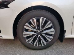 Nissan Altima 2.0L SV Black Gold Edition - ფოტო 4