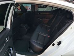 Nissan Altima 2.0L SV Black Gold Edition - ფოტო 8