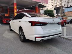 Nissan Altima 2.0L SV Black Gold Edition - ფოტო 9
