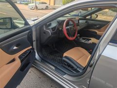 Lexus ES 200 Excellence Edition - ფოტო 10